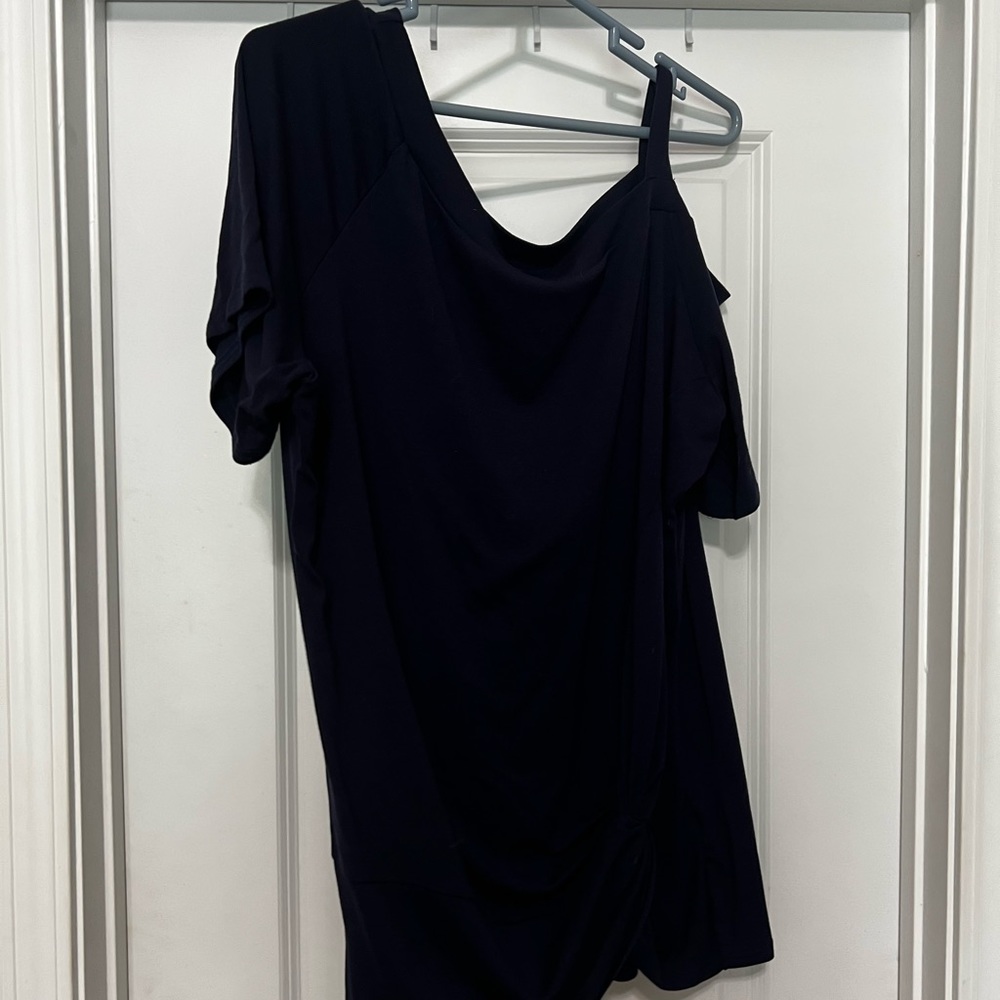 Navy cold shoulder tshirt